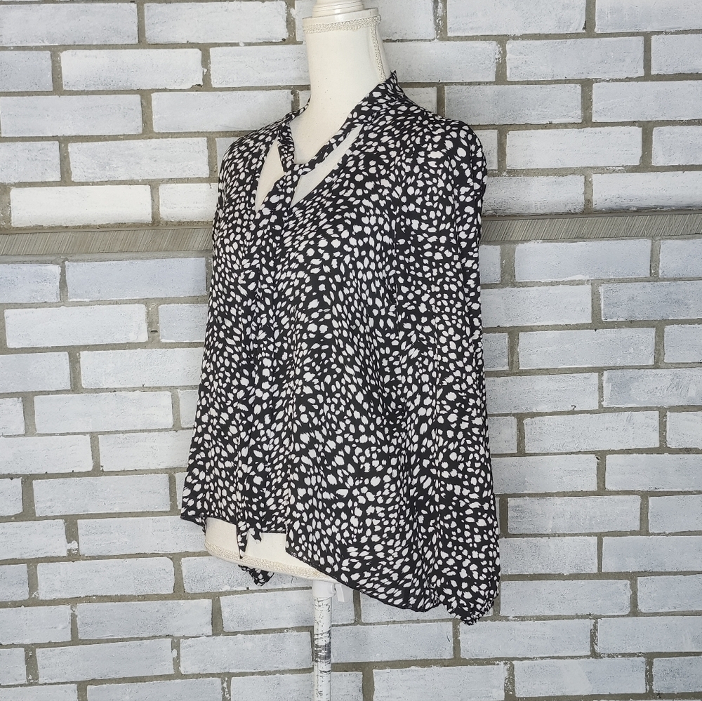 • NWT Ana Cabana Women's Long Sleeve Black White Animal Print Blouse Medium